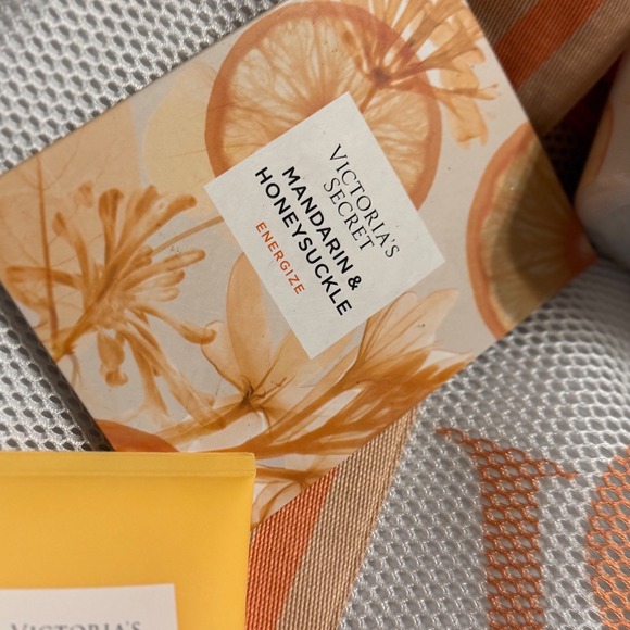 Victorias Secret Mandarin Honeysuckle Energize 5pc Body Care Set with Mesh Tote - Picture 3 of 8